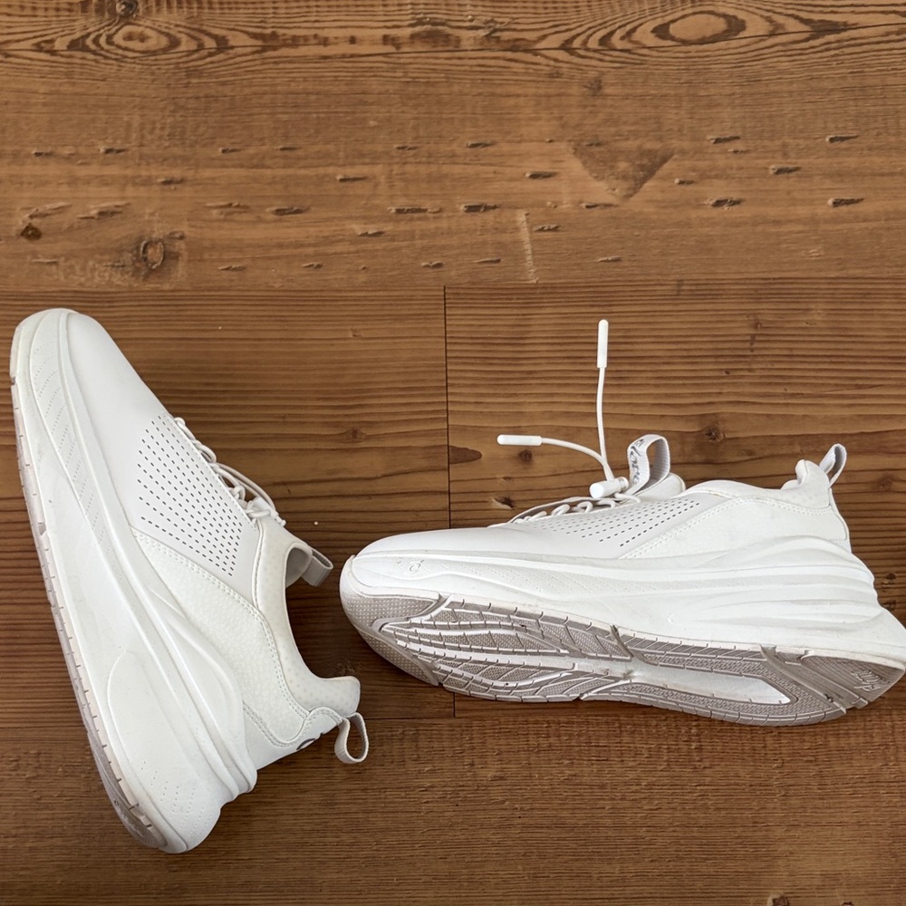 Clove White Women’s Classic Sneakers in Brilliant White - Picture 6 of 11